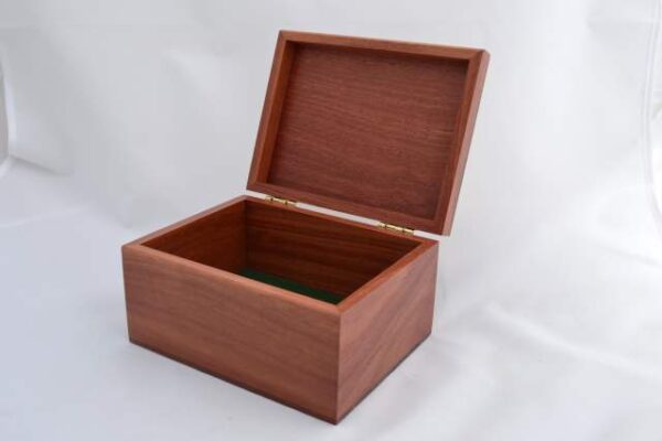 Box with Hinged Lid (140x100x60mm)